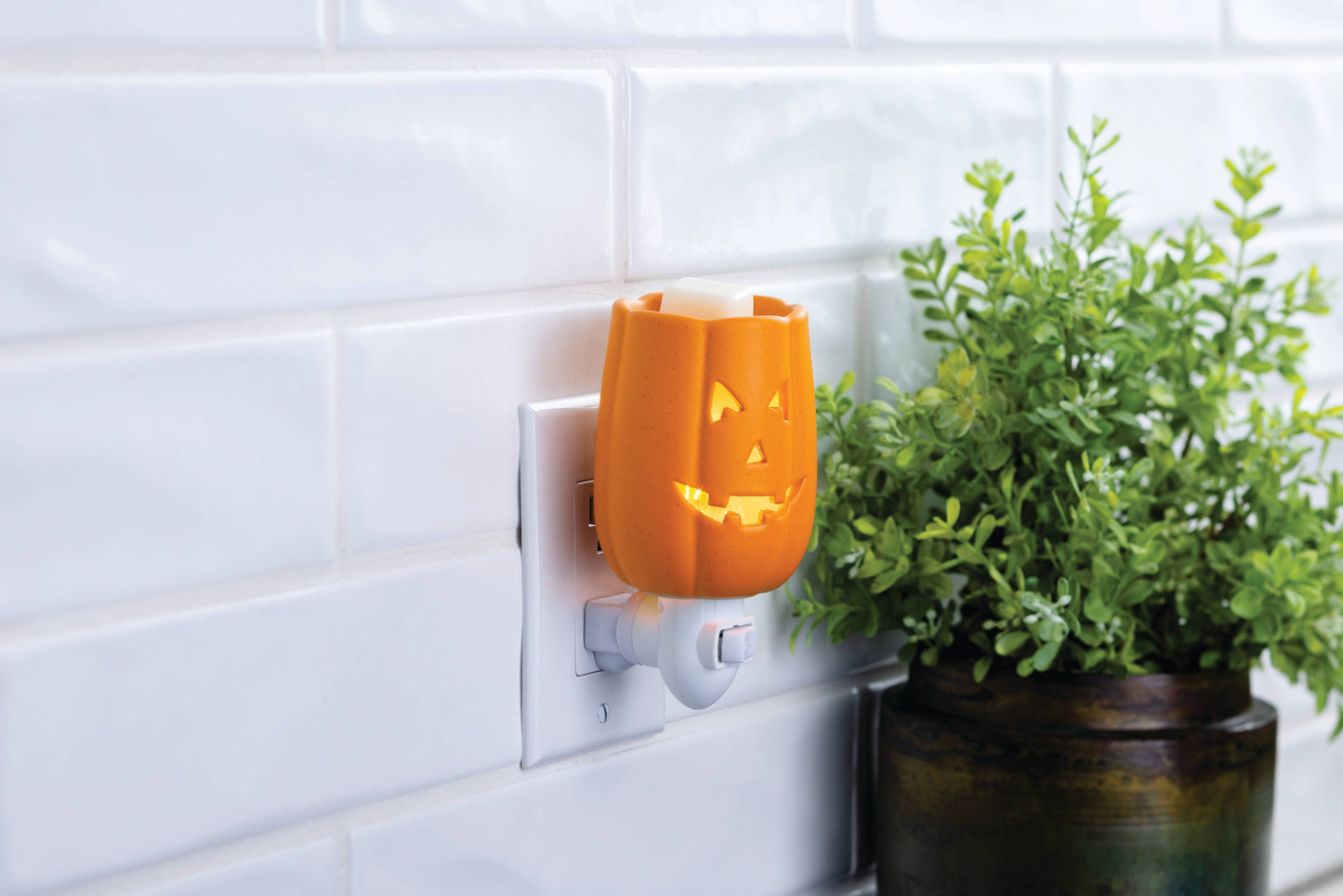 Pluggable Fragrance Warmer- Classic Jack O' Lantern