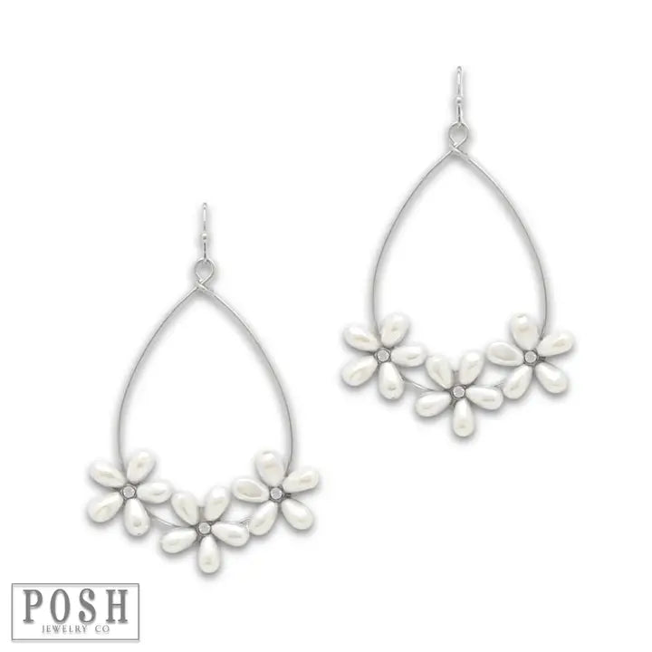 Teardrop earring with pearl flowers