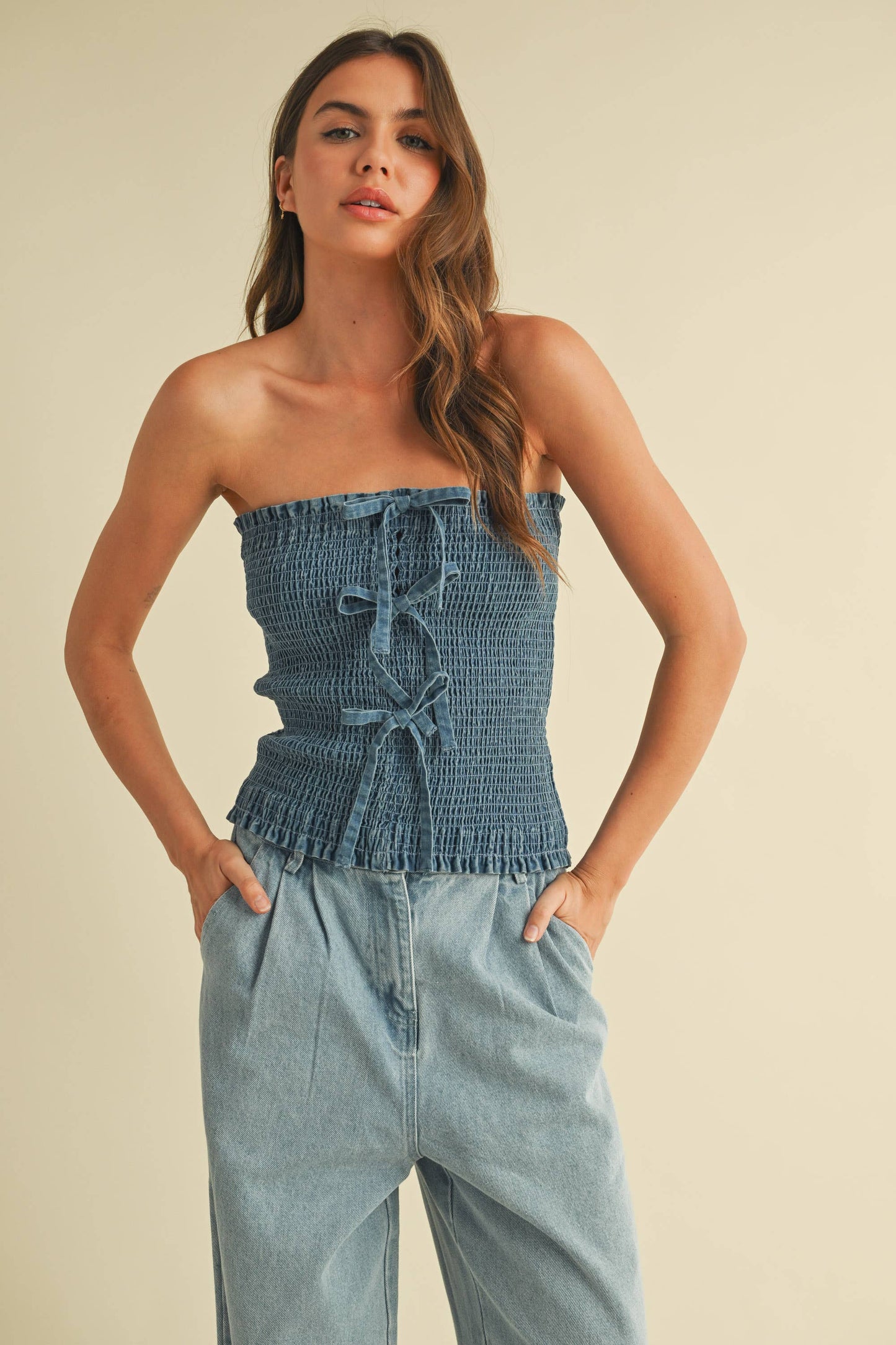 FRONT BOW DETAILED DENIM SMOCKED STRAPLESS TOP