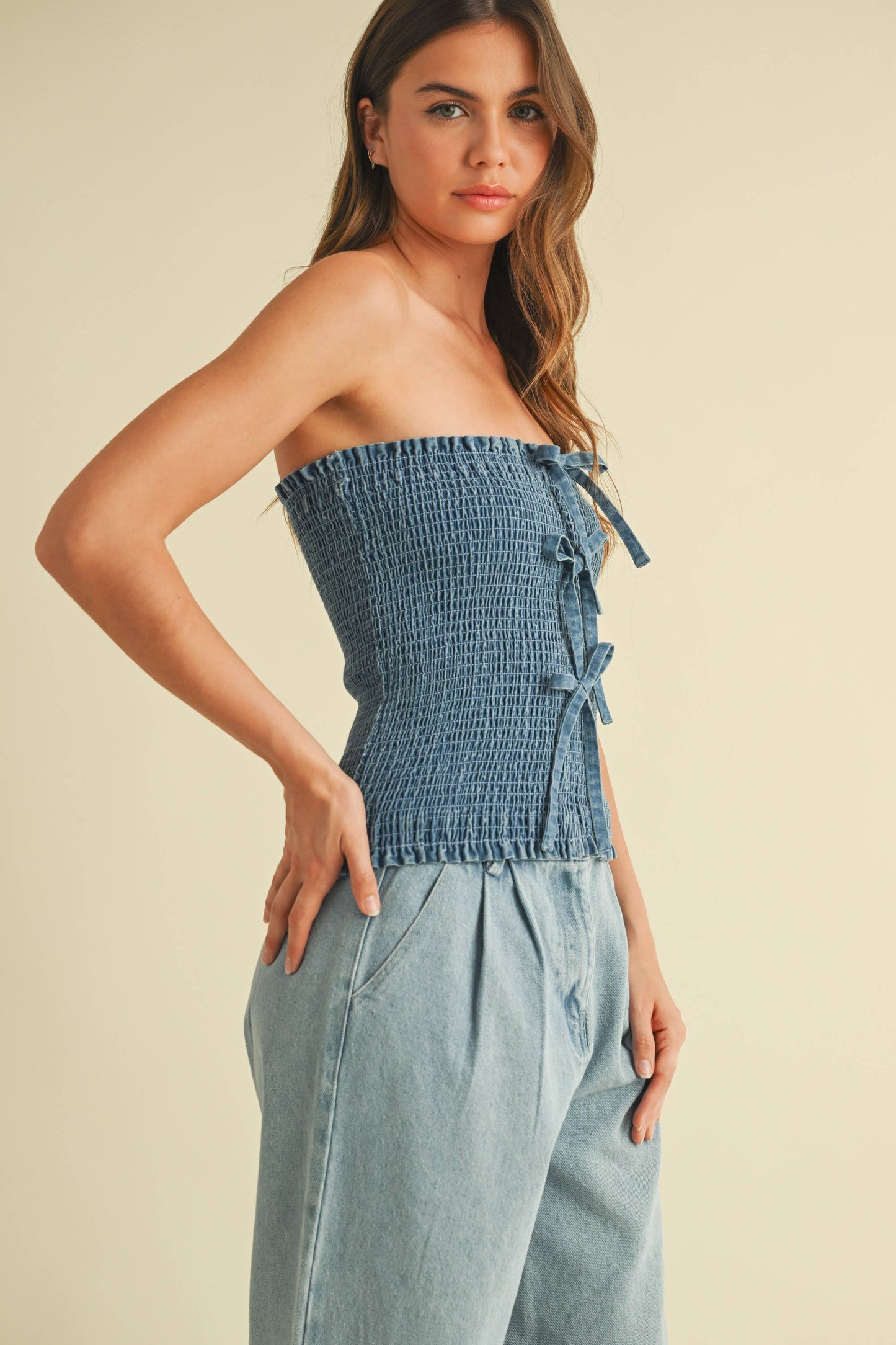 FRONT BOW DETAILED DENIM SMOCKED STRAPLESS TOP