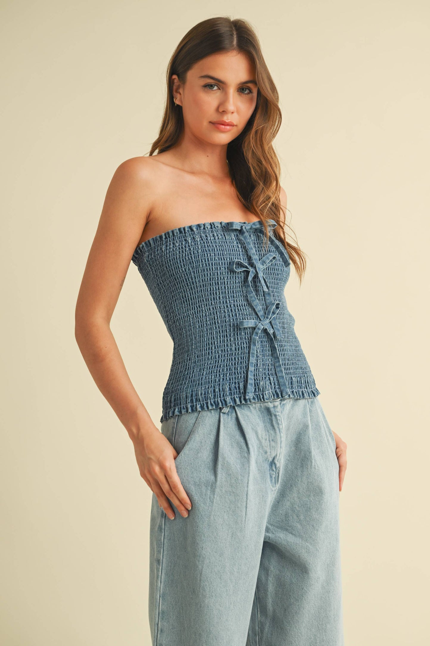 FRONT BOW DETAILED DENIM SMOCKED STRAPLESS TOP