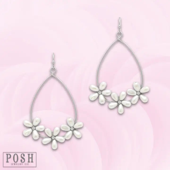 Teardrop earring with pearl flowers