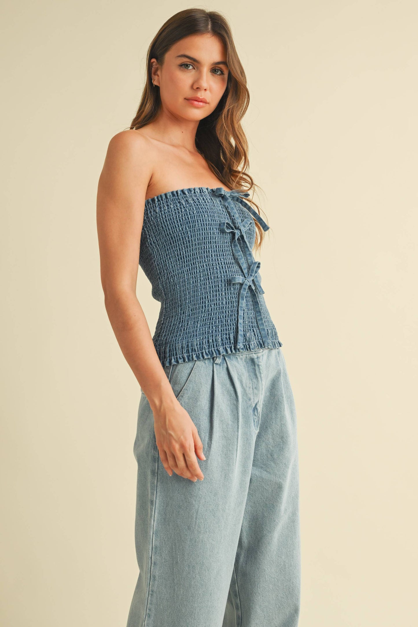FRONT BOW DETAILED DENIM SMOCKED STRAPLESS TOP
