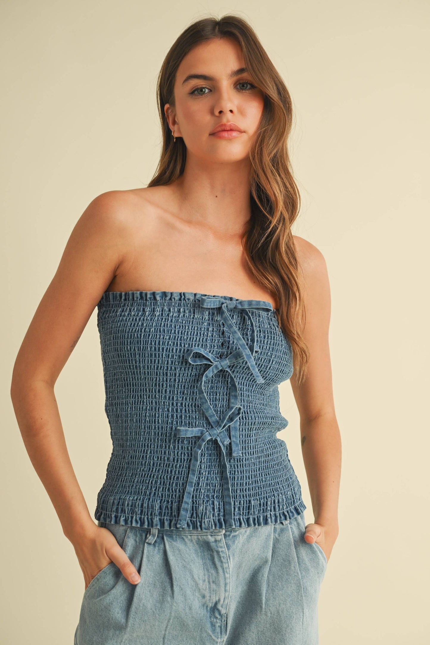 FRONT BOW DETAILED DENIM SMOCKED STRAPLESS TOP