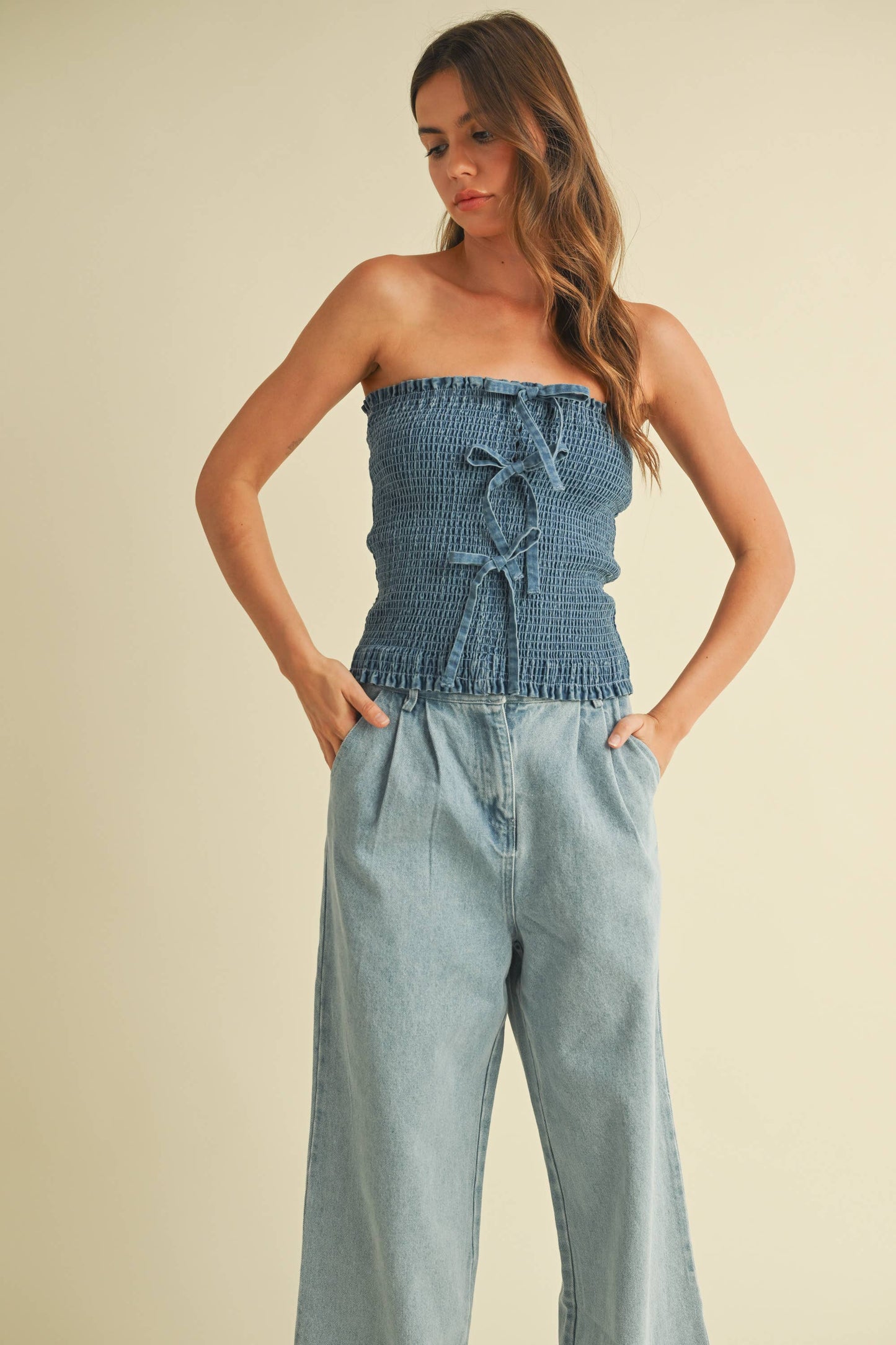 FRONT BOW DETAILED DENIM SMOCKED STRAPLESS TOP