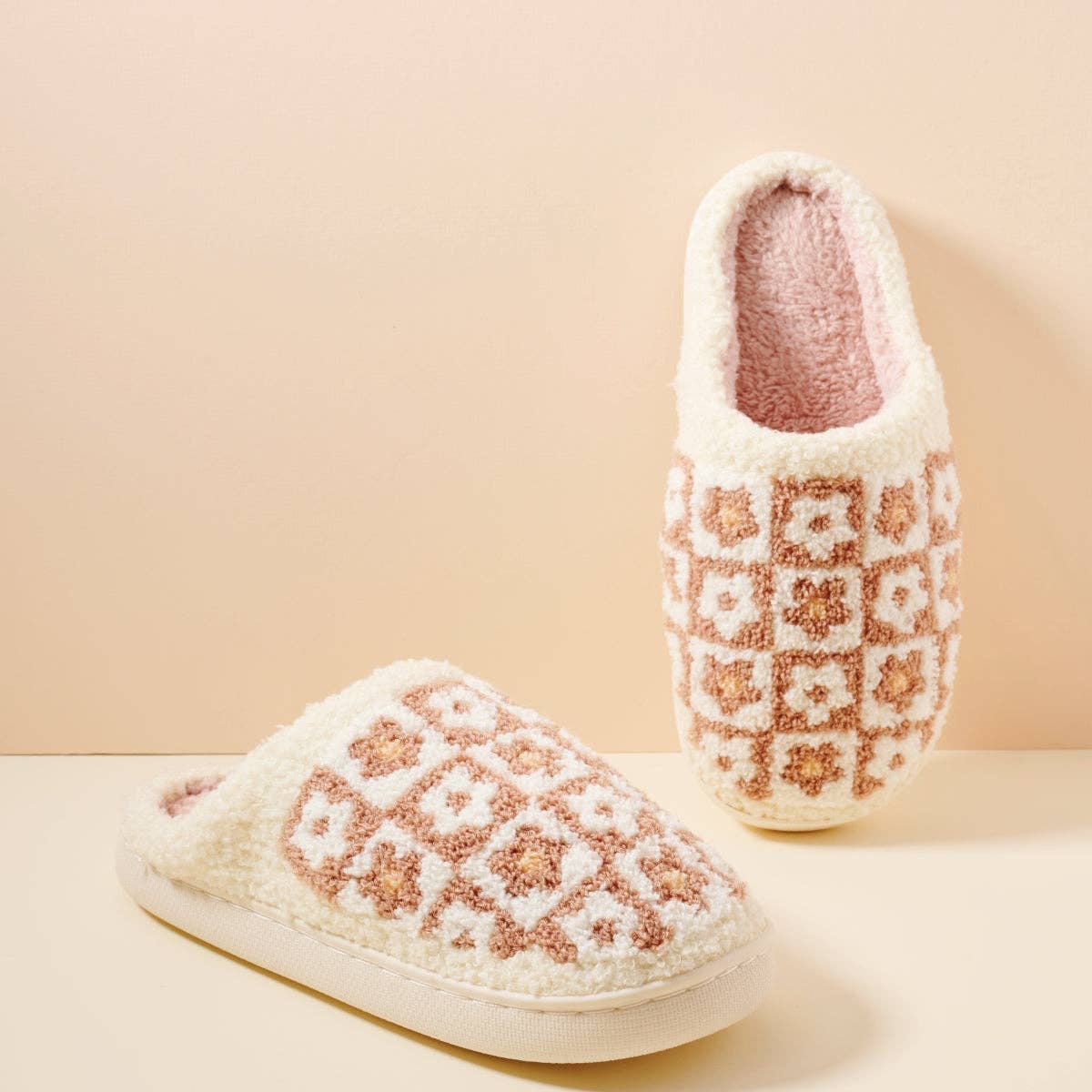Flower Checker Fuzzy Fleece Soft Slipper