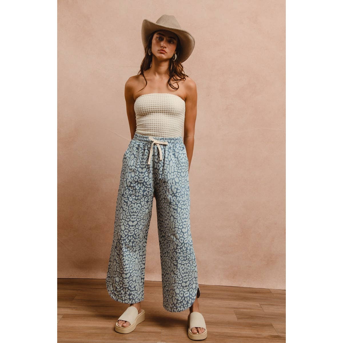 WASHED LEOPARD PATTERN CURVED SIDE SEAM PANTS