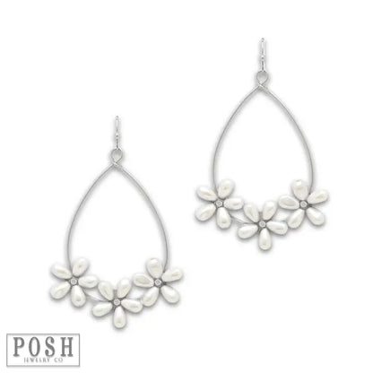 Teardrop earring with pearl flowers