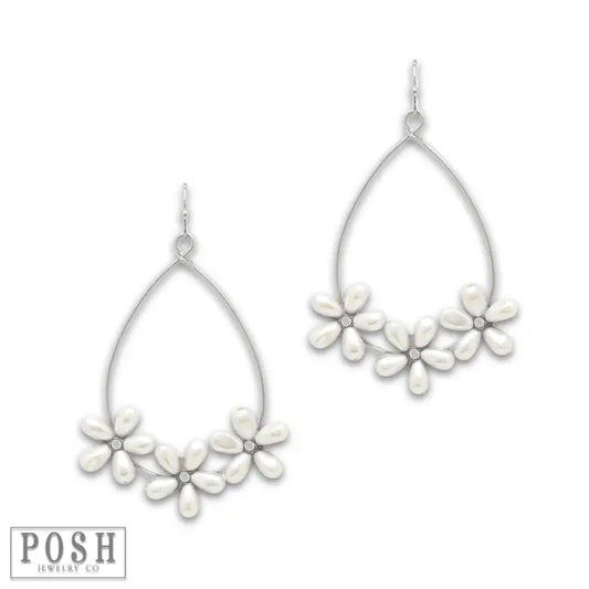 Teardrop earring with pearl flowers