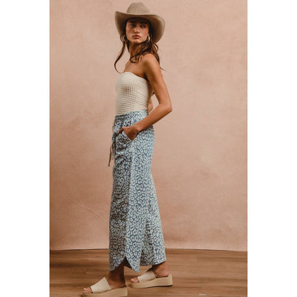 WASHED LEOPARD PATTERN CURVED SIDE SEAM PANTS