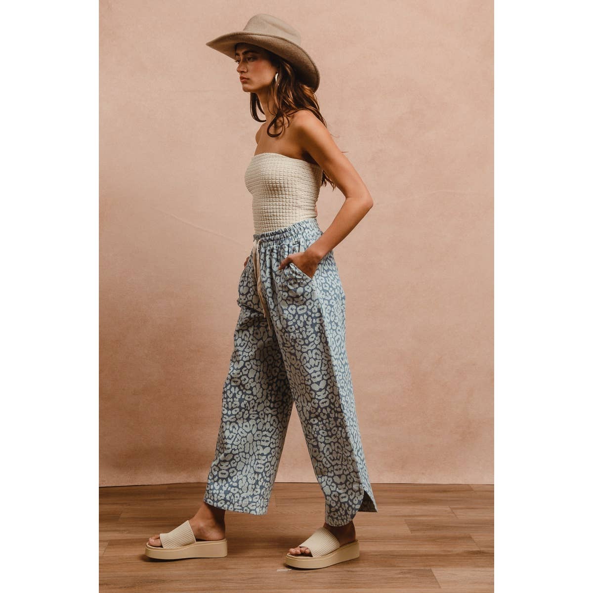 WASHED LEOPARD PATTERN CURVED SIDE SEAM PANTS