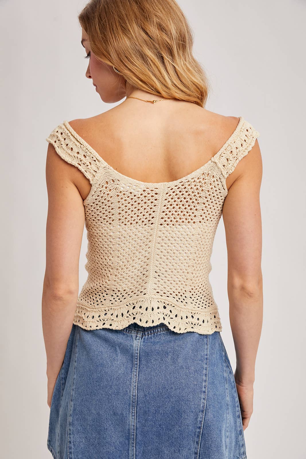 CROCHET RUFFLED KNIT TOP