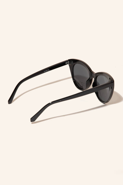 Classic Cat Eye Frame Sunglasses