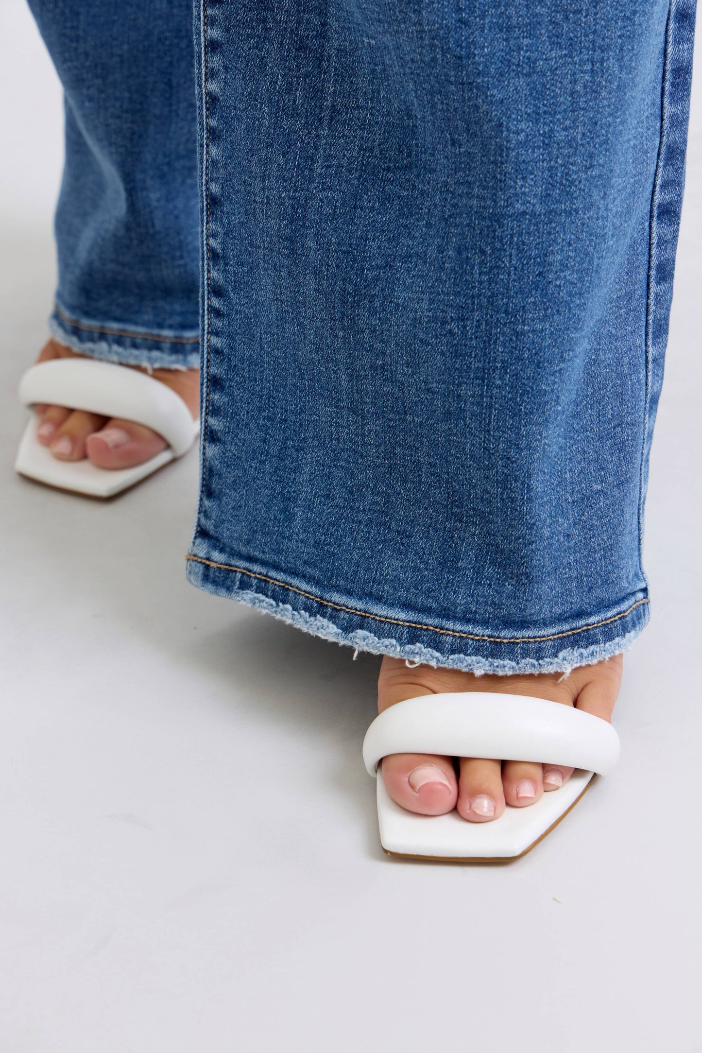 High Waisted V-Front WB Vintage Wash Straight Fit