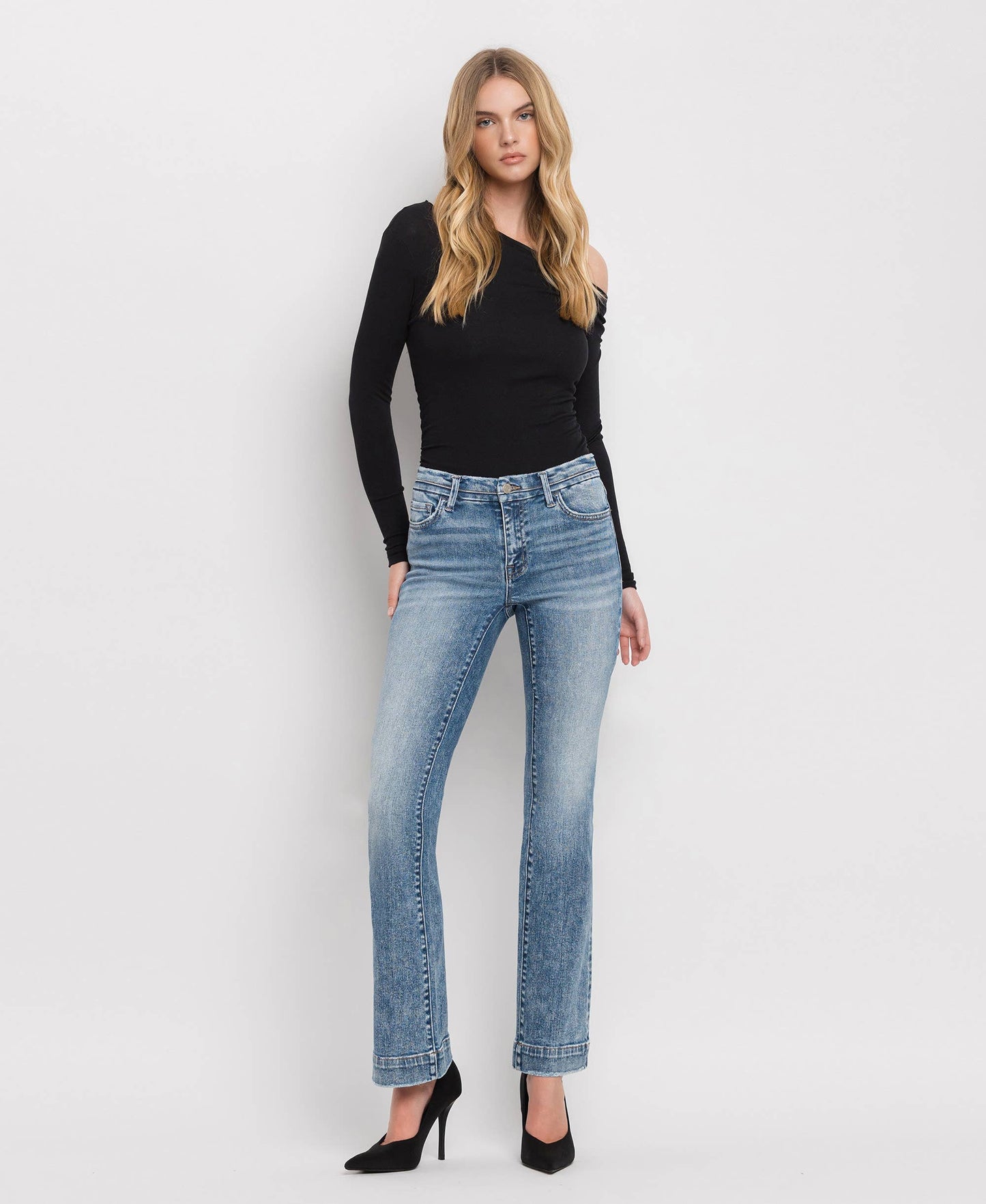 MID RISE SEAMLESS WAISTBAND BOOTCUT JEANS T6266