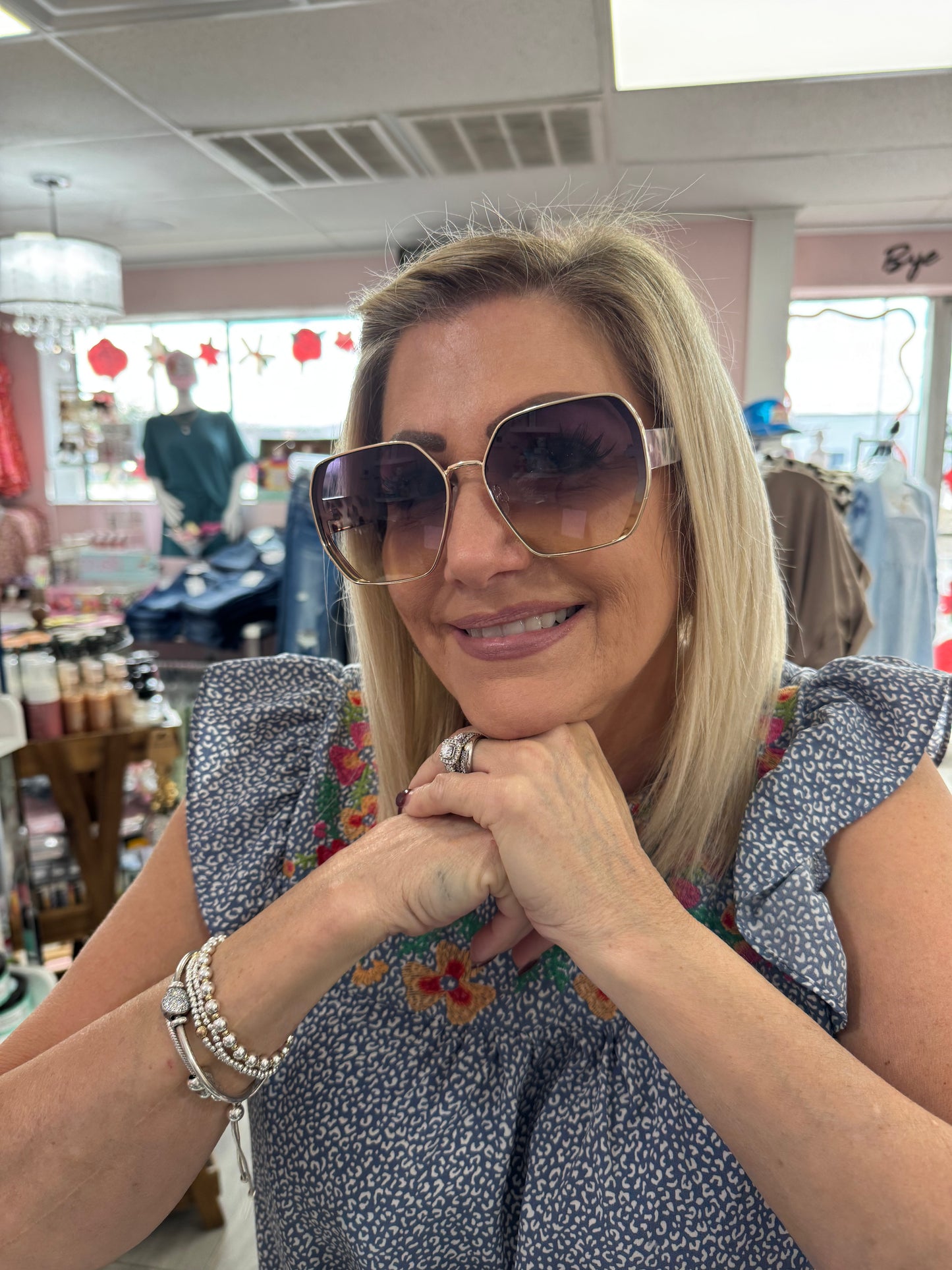 Thin Metallic Frame Large Lens Sunglasses