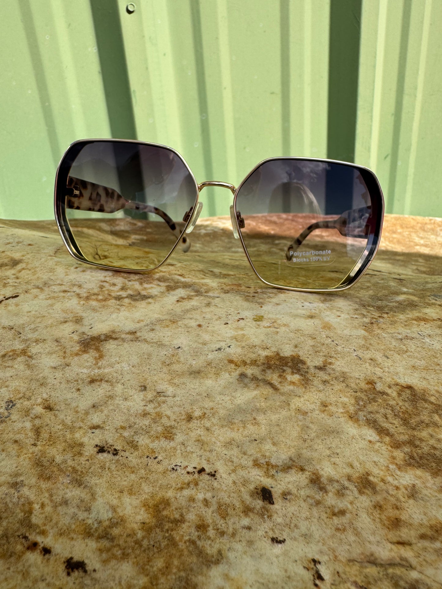 Thin Metallic Frame Large Lens Sunglasses