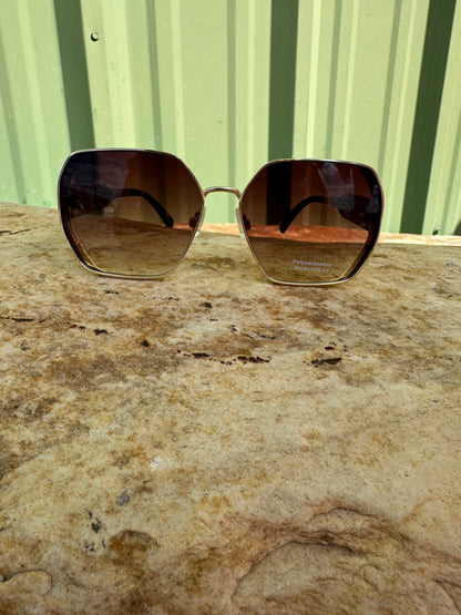 Thin Metallic Frame Large Lens Sunglasses