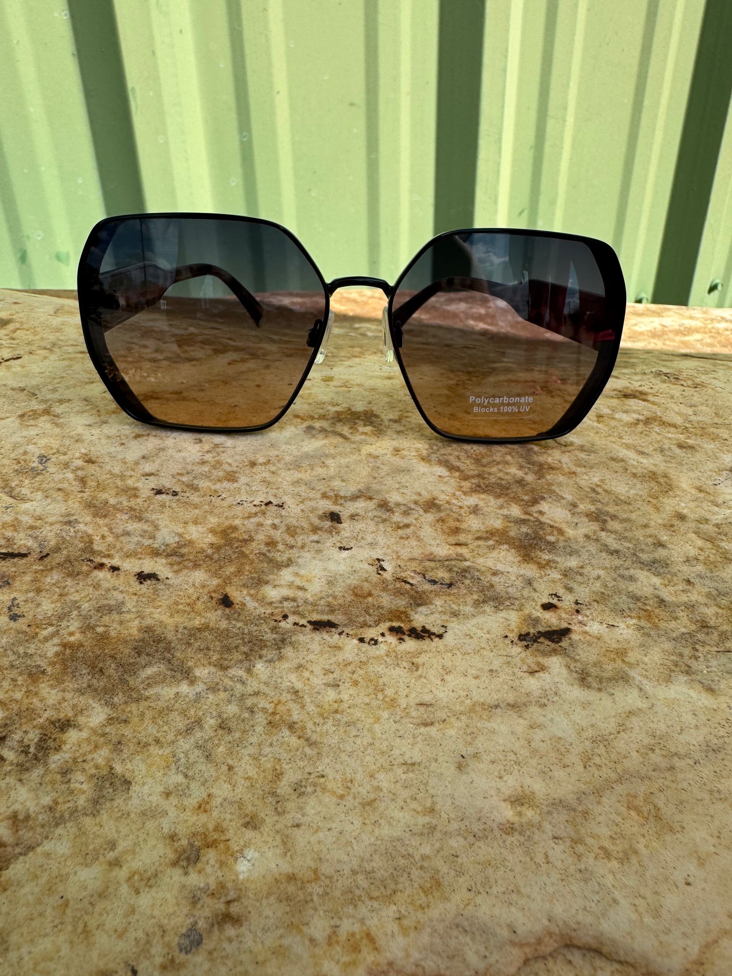 Thin Metallic Frame Large Lens Sunglasses
