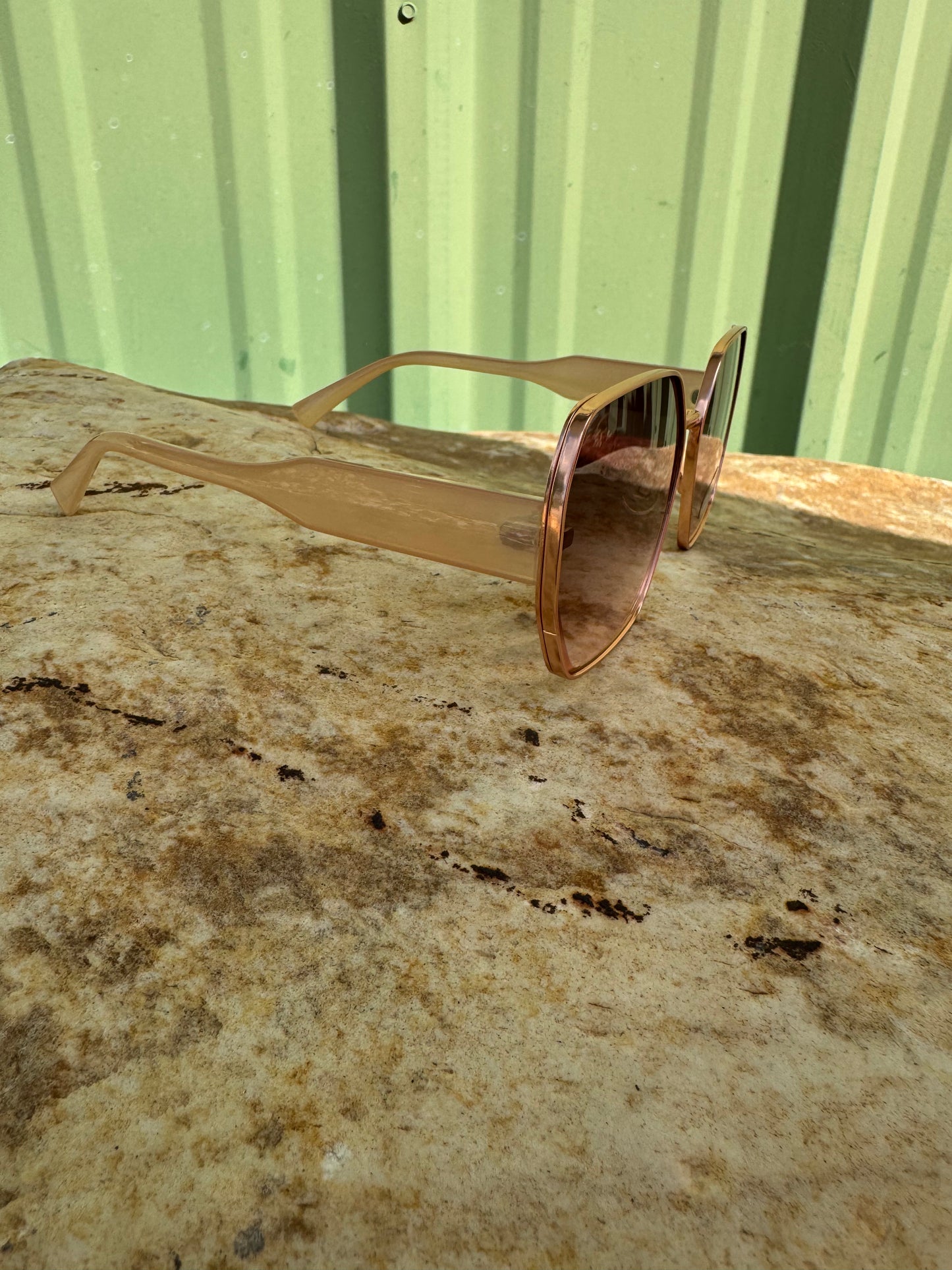 Thin Metallic Frame Large Lens Sunglasses