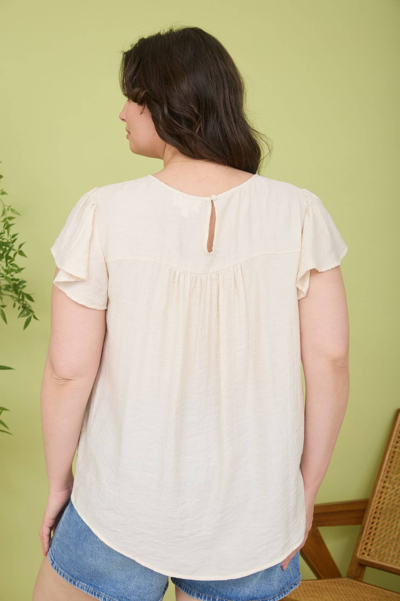 PLUS FRONT LADDER LINE LACE DETAIL FLOUNCE SLEEVE TOP