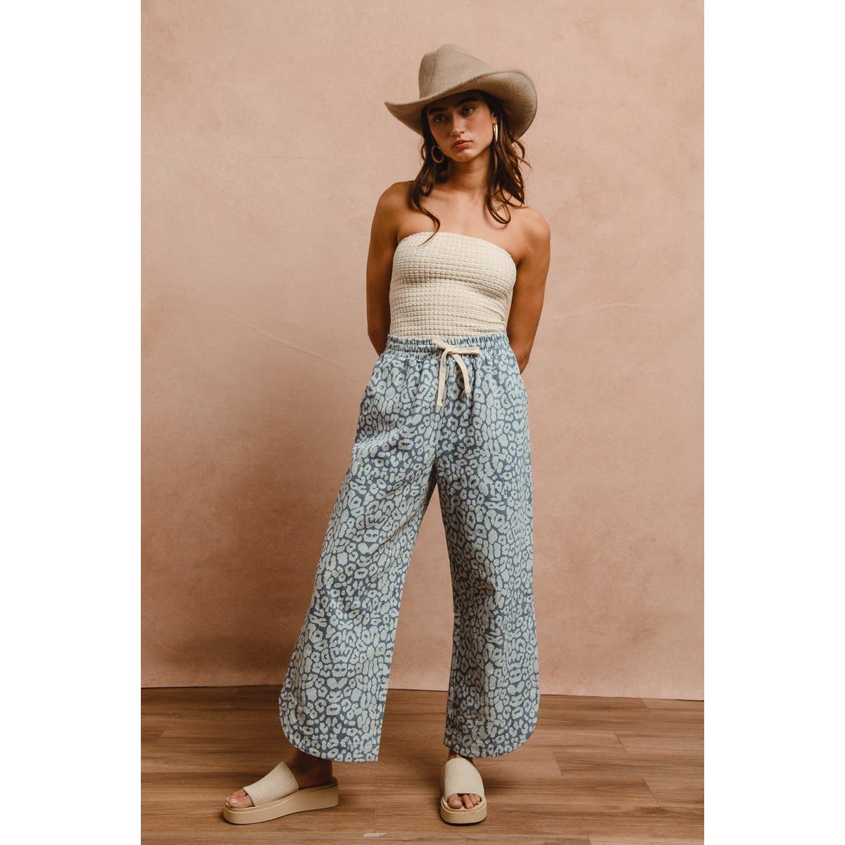 WASHED LEOPARD PATTERN CURVED SIDE SEAM PANTS