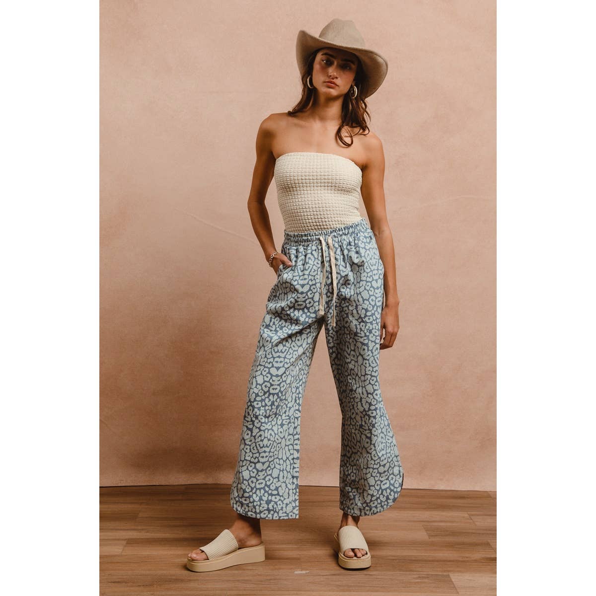 WASHED LEOPARD PATTERN CURVED SIDE SEAM PANTS