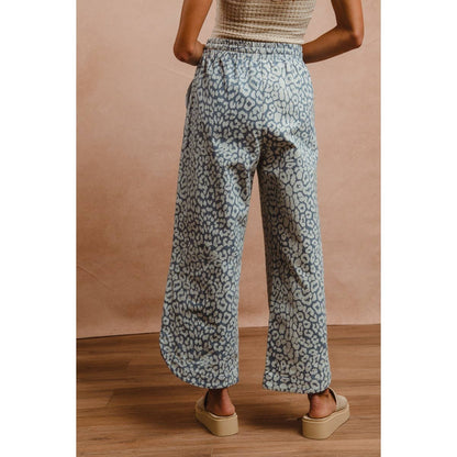 WASHED LEOPARD PATTERN CURVED SIDE SEAM PANTS